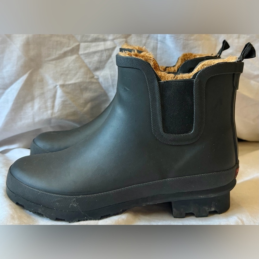Chooka Women's Waterproof Chelsea Rain Bootie plush lining Black Size 8 | Used